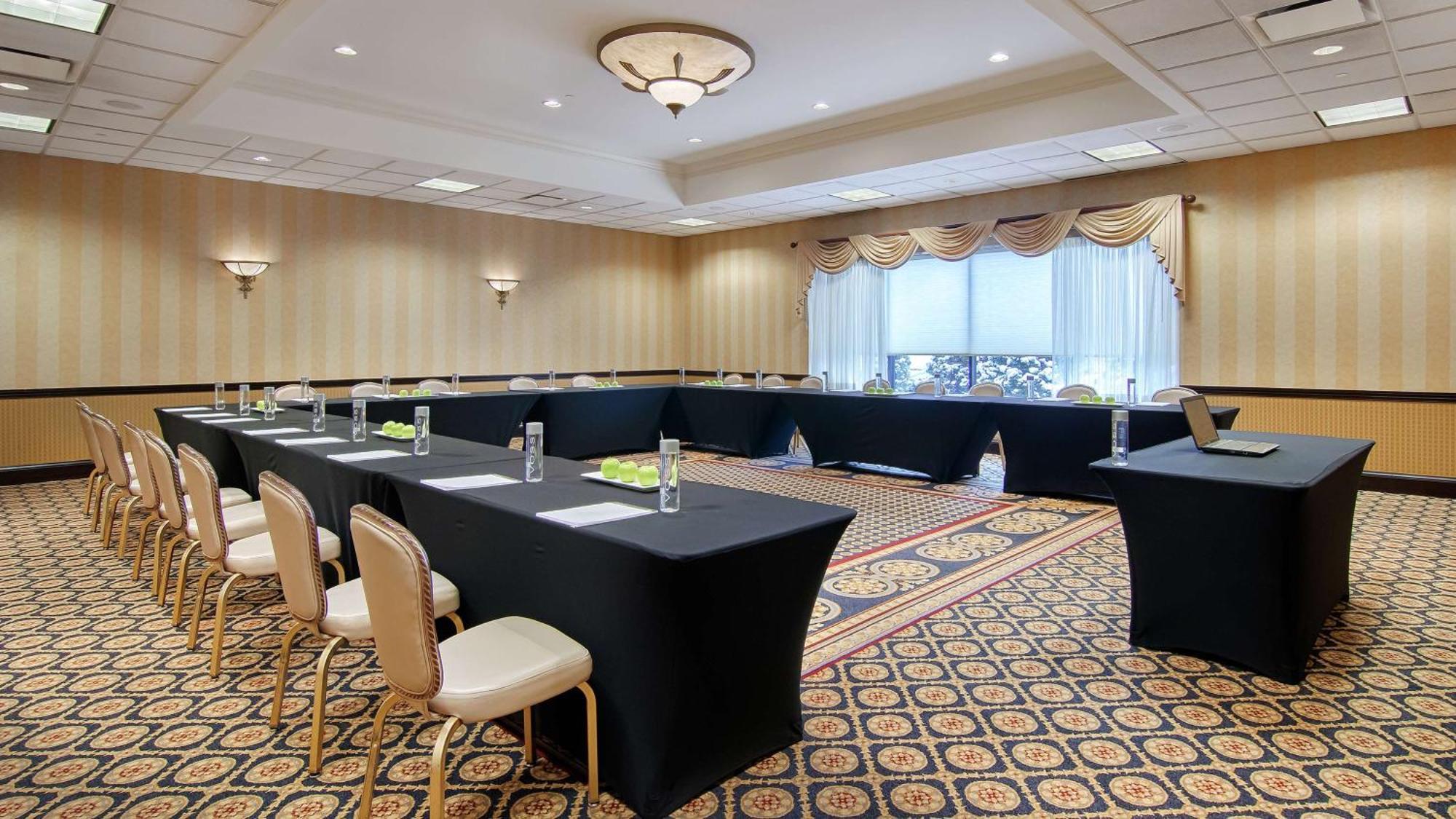 Doubletree By Hilton Lisle Naperville Экстерьер фото
